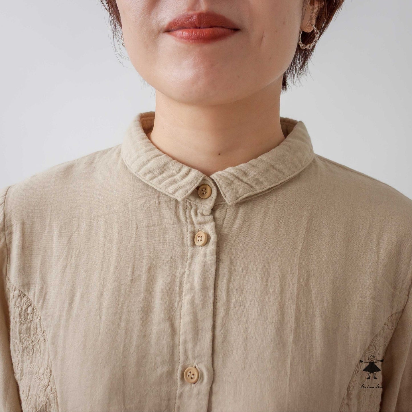 ダブルガーゼ刺しゅう切替ブラウス