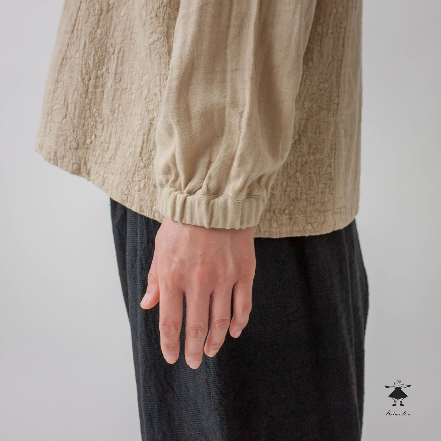 ダブルガーゼ刺しゅう切替ブラウス