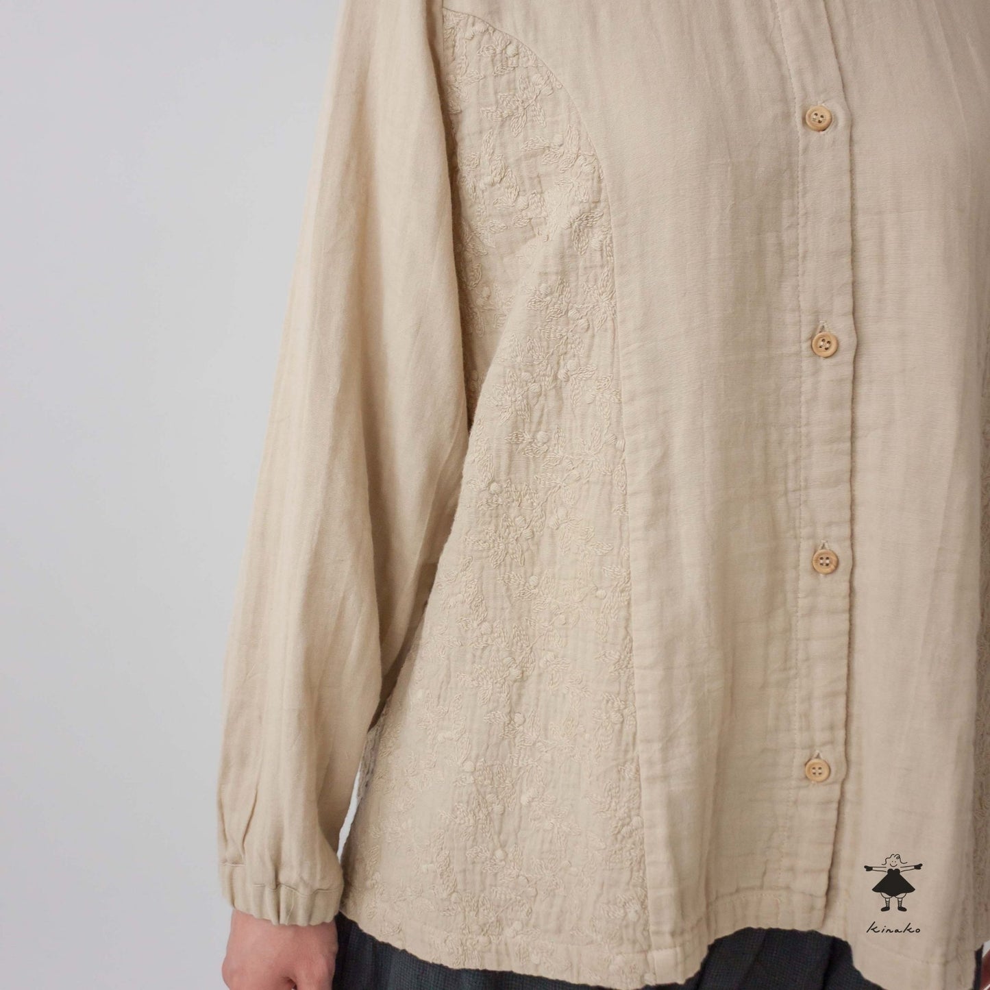 ダブルガーゼ刺しゅう切替ブラウス